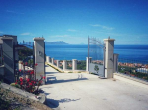 Villa 1,5km From the Sea whit a fantastic view Gioiosa Marea